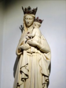 Statue Vierge Marie église Notre-Dame-de-Nazareth Paris 15eme arrondissement