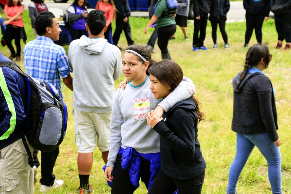 Students bond during activities (33714264613)