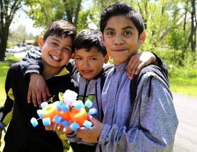 Students share resources (34483650036)