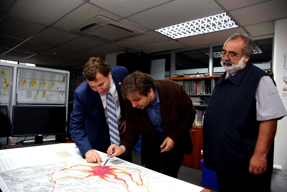 SUBSECRETARIO DE MINERÍA PABLO TERRAZAS SE REUNIÓ CON DIRECTOR NACIONAL DE SERNAGEOMIN Y SUS FUNCIONARI@S (27542208448)