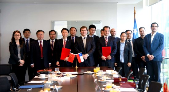 SUBSECRETARIO TERRAZAS PARTICIPA DE FIRMA ACUERDO DE COOPERACIÓN CON DEPARTAMENTO DE GEOLOGÍA DE CHINA (30115329417)