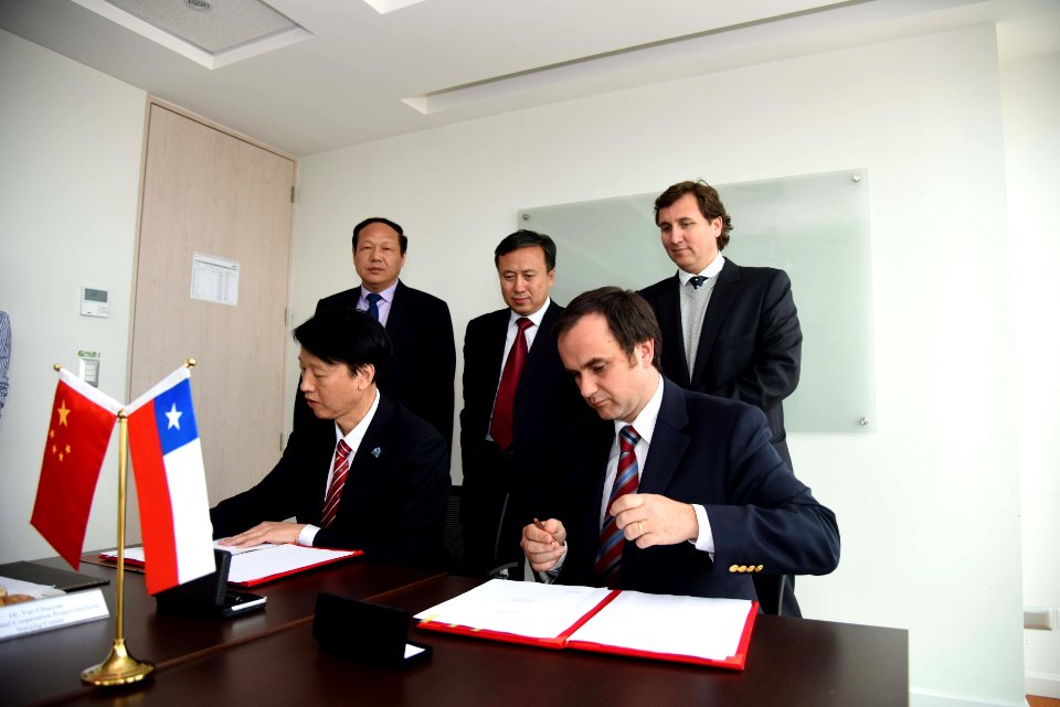 SUBSECRETARIO TERRAZAS PARTICIPA DE FIRMA ACUERDO DE COOPERACIÓN CON DEPARTAMENTO DE GEOLOGÍA DE CHINA (44331652384)