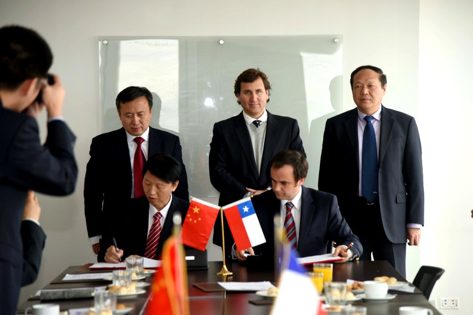 SUBSECRETARIO TERRAZAS PARTICIPA DE FIRMA ACUERDO DE COOPERACIÓN CON DEPARTAMENTO DE GEOLOGÍA DE CHINA (30115330997)
