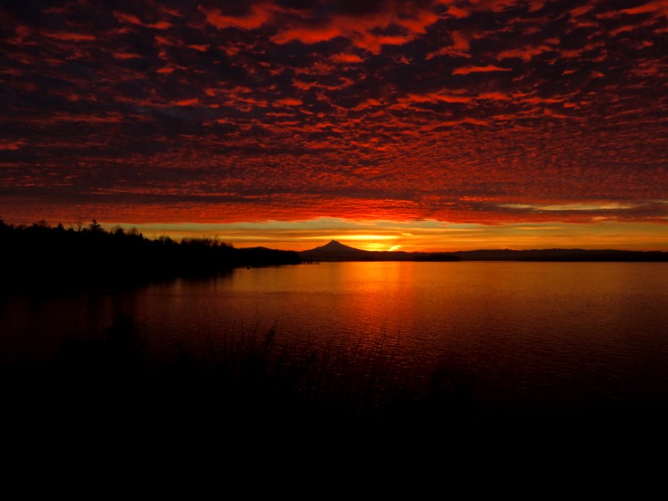 Sunrise at Columbia River in Vancouver, WA - Flickr - Landscapes in The West