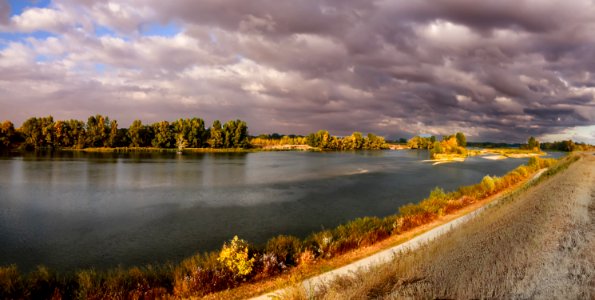 Sunset on the river Loire (31297429298)