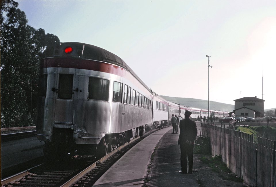 The SP Coast Daylight pre-Amtrak by Rogar Puta. I'm sure glad Roger took these 5 photos. (33023139686)
