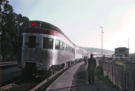 The SP Coast Daylight pre-Amtrak by Rogar Puta. I'm sure glad Roger took these 5 photos. (33023139686)