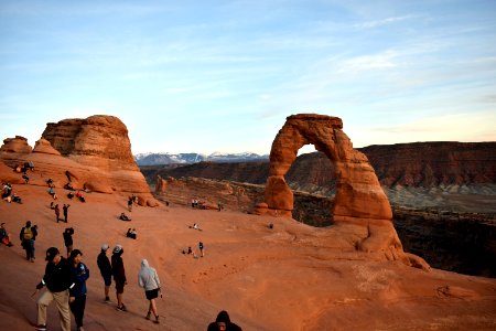 The sunset crowd at delicate arch (35637914156) photo