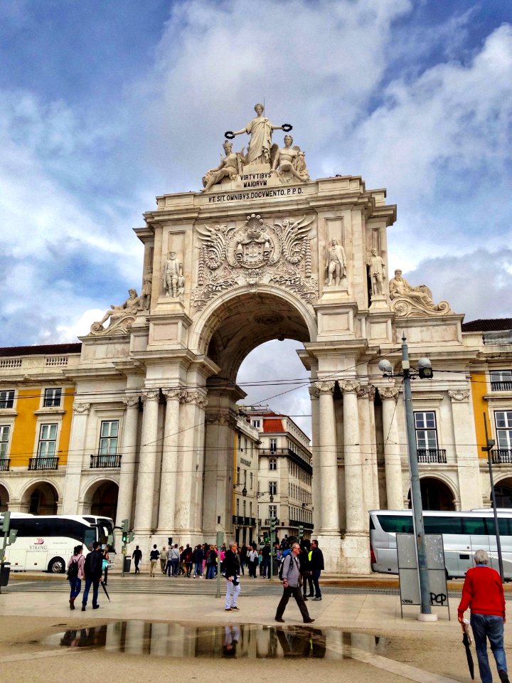 The Rua Augusta Arch (35858169996) photo