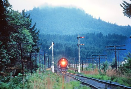 This 5 photo sequence is of SP Semaphore 6227 and sister at East Divide, OR on July 30, 1982 (33100383206) photo