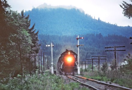 This 5 photo sequence is of SP Semaphore 6227 and sister at East Divide, OR on July 30, 1982 (32296308614) photo