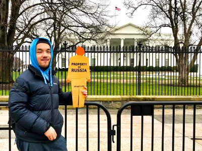 Tiny trump at the 2019 Women's March in Washington D.C. (31891343447)