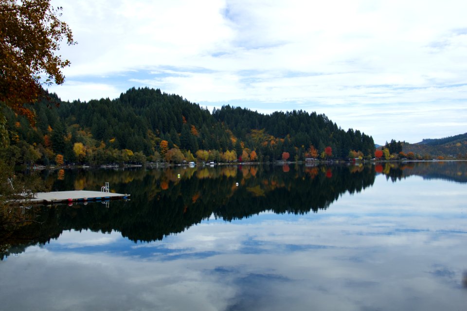 Triangle lake, Oregon in fall. - Flickr - Bonnie Moreland (free images)