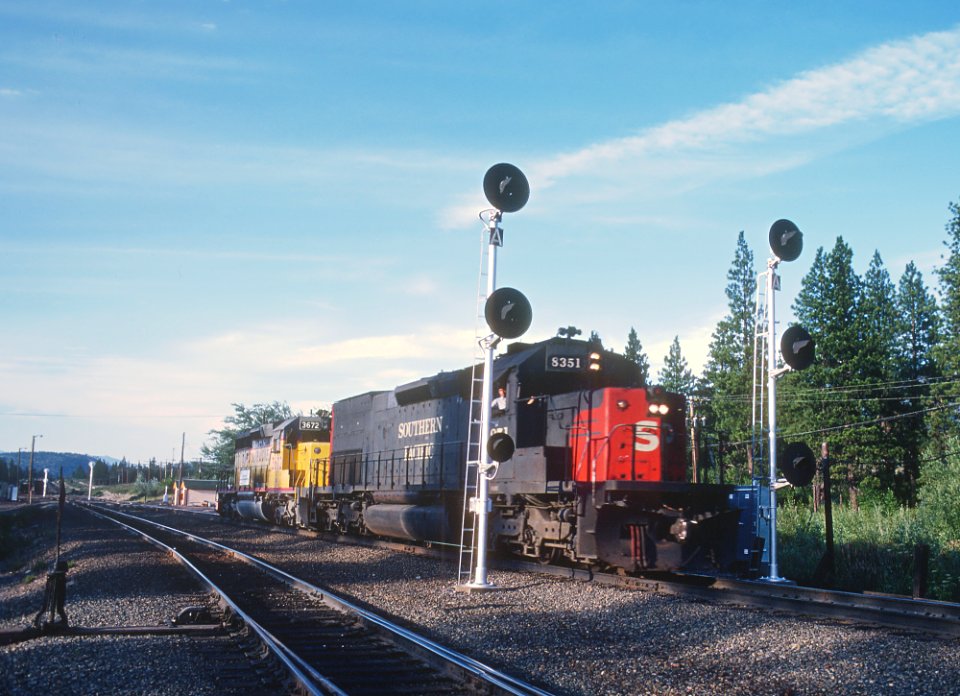TSP 8351 and UP 3672 at Black Butte, CA in August 1982 B36 (33223637011)