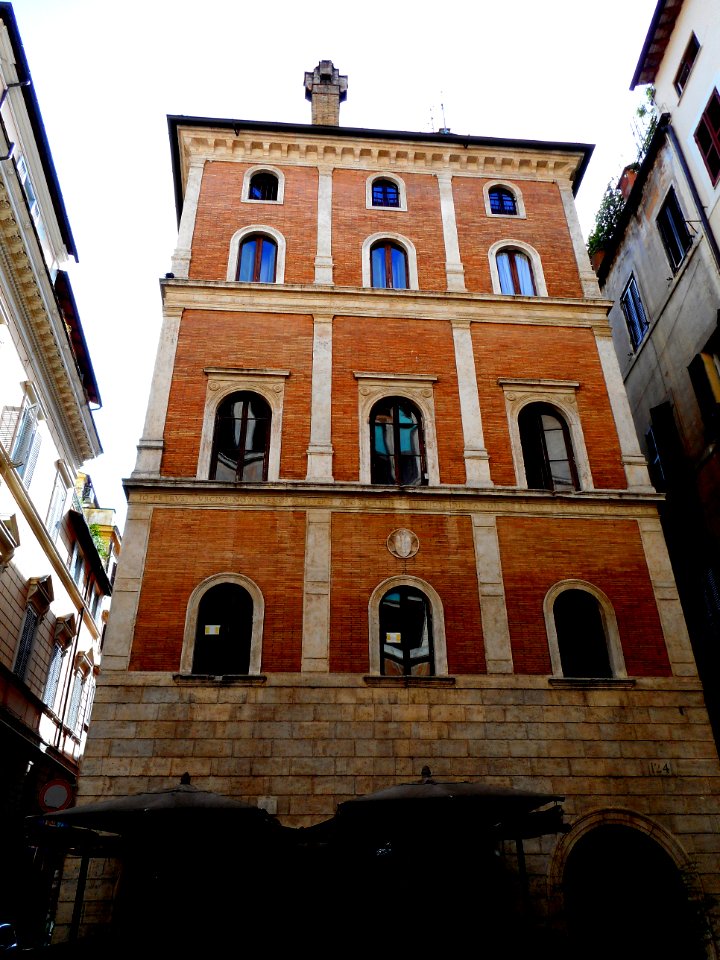 Turci palace (year 1500) in Rome (37811649466)