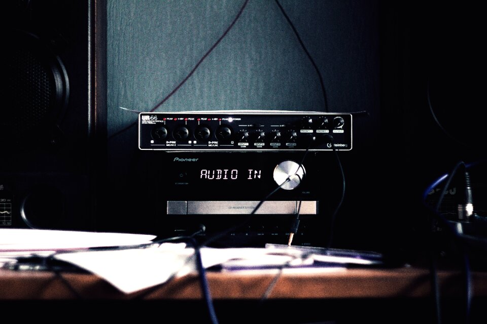 Electronics audio amplifier