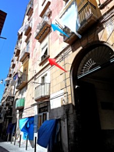 Two houses of Giacomo Leopardi in Naples, Via Nuova Santa Maria Ognibene n° 52 2nd floor, between January 1834 to May 1834 (blue arrow); 1st floor, between May 1834 to May 1835 (red arrow) (23143626569)