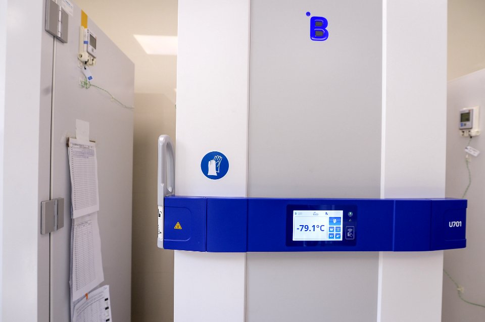 Ultracold storage E