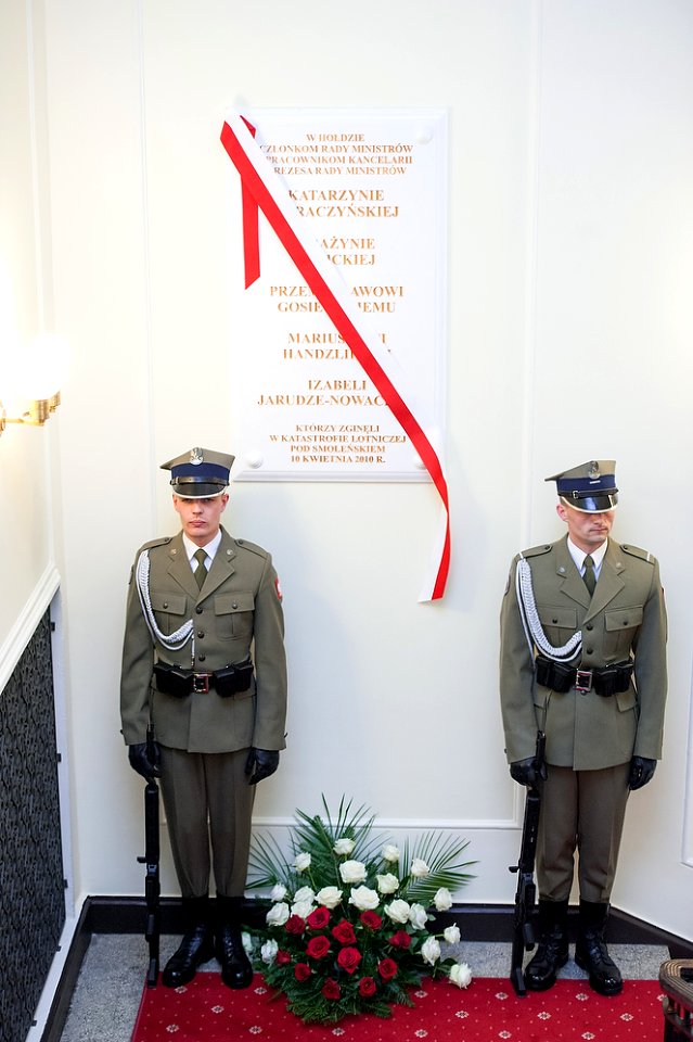 Uroczystość odsłonięcia tablic upamiętniających ofiary katastrofy pod Smoleńskiem (26470723567)