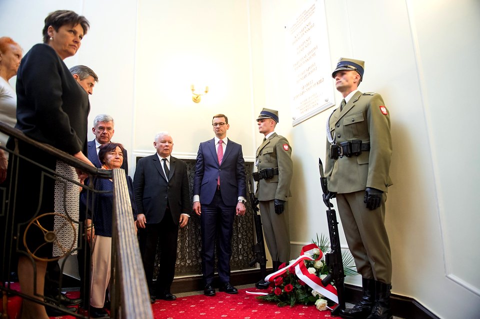 Uroczystość odsłonięcia tablic upamiętniających ofiary katastrofy pod Smoleńskiem (40445613855)