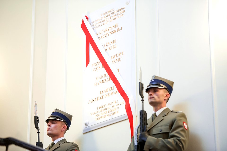 Uroczystość odsłonięcia tablic upamiętniających ofiary katastrofy pod Smoleńskiem (40445612755)