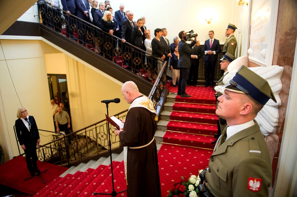 Uroczystość odsłonięcia tablic upamiętniających ofiary katastrofy pod Smoleńskiem (41341785181)