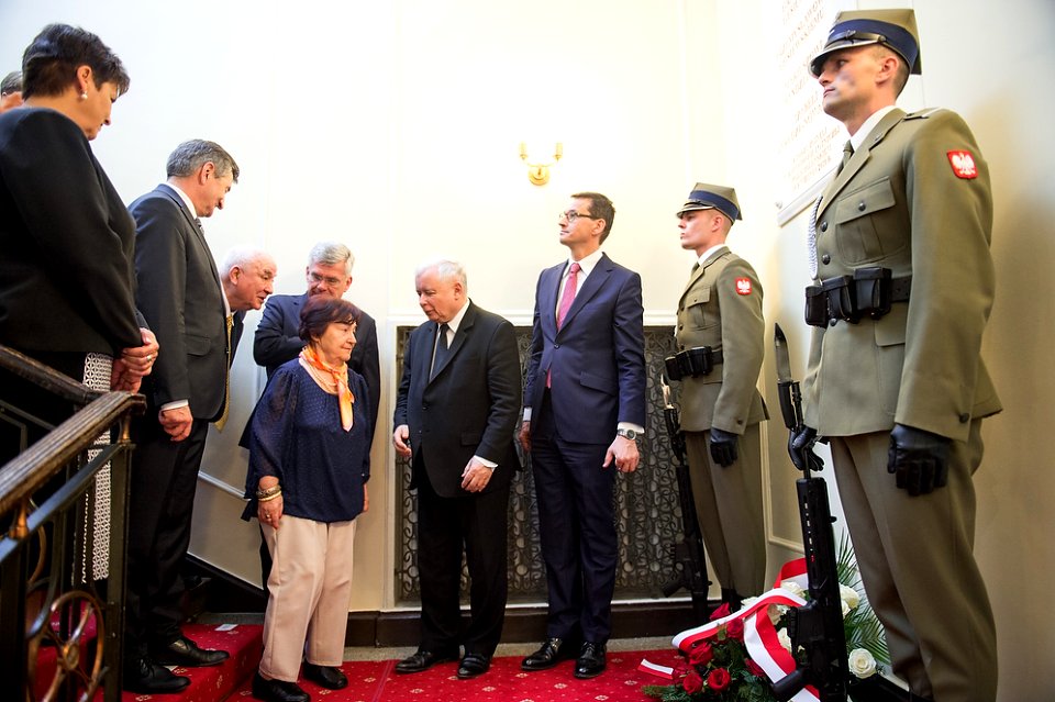 Uroczystość odsłonięcia tablic upamiętniających ofiary katastrofy pod Smoleńskiem (40445613495)