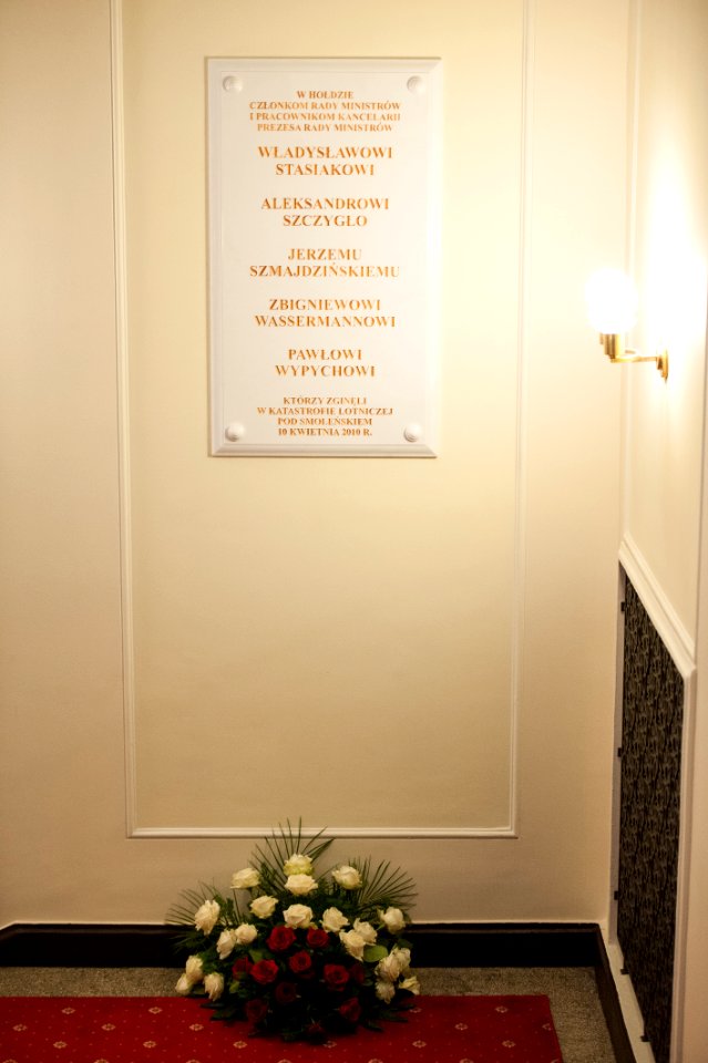 Uroczystość odsłonięcia tablic upamiętniających ofiary katastrofy pod Smoleńskiem (1)