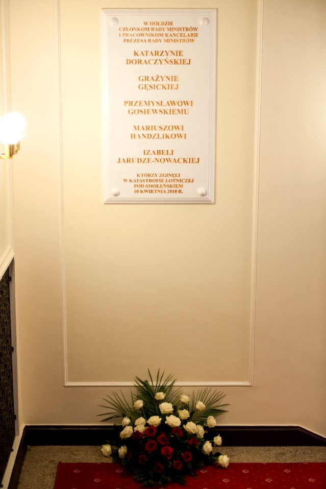 Uroczystość odsłonięcia tablic upamiętniających ofiary katastrofy pod Smoleńskiem