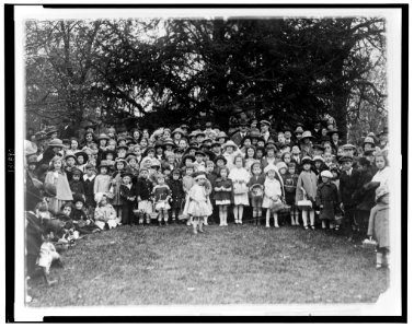 A group of happy y(oungst)ers who rolled their Easter eggs (on) the White House lawn today LCCN2002712405