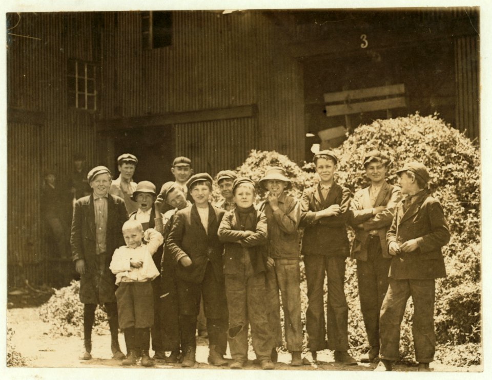 A group of workers at Greenabaum's Cannery, Seaford, Del. 1 Child is 7 years of age. 4 Children are 12 years of age. 1 Child is 13 years of age. 4 Children are 15 years of age. 3 of these LOC nclc.00799