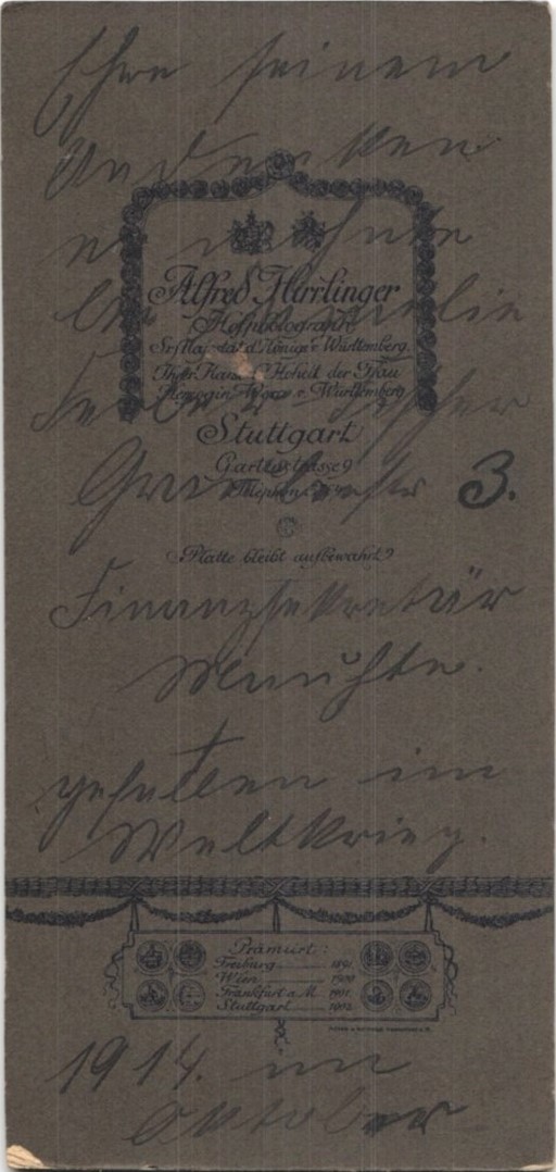 A Hirrlinger - Stehporträt eines Unteroffiziers in Mantel, mit Schirmmütze (1914) R