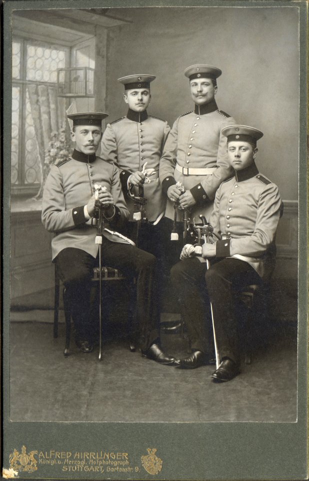 A Hirrlinger - Vier Unteroffiziere aus dem Dragoner-Regiment »König« (2. Württembergisches) Nr. 26 (nach 1902)