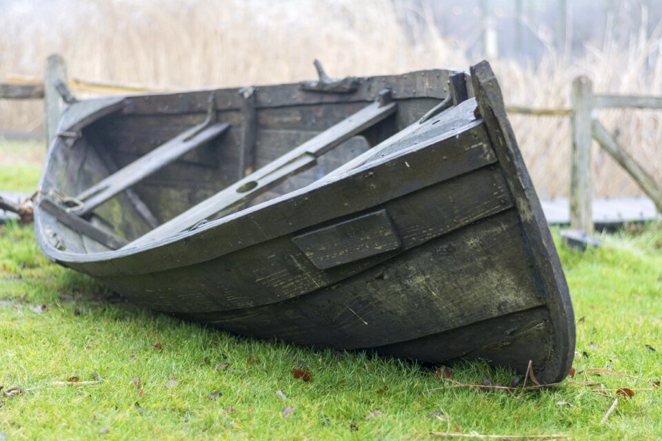Vessel rowing boat transport