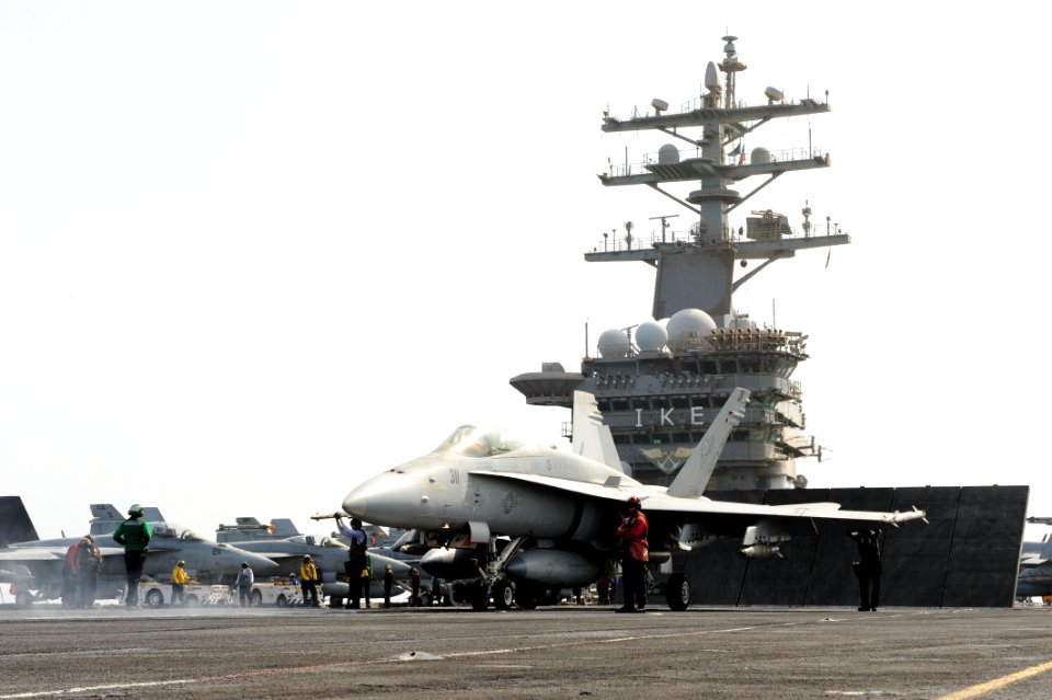 A jet prepares to launch. (7831342834)