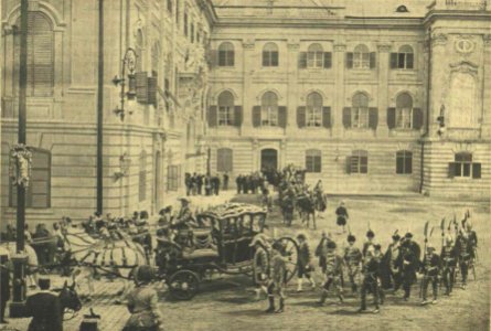 A korona átszállítása a Mátyás-templomba 1896-24 photo