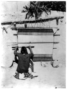 A Moki weaving LCCN2002707055
