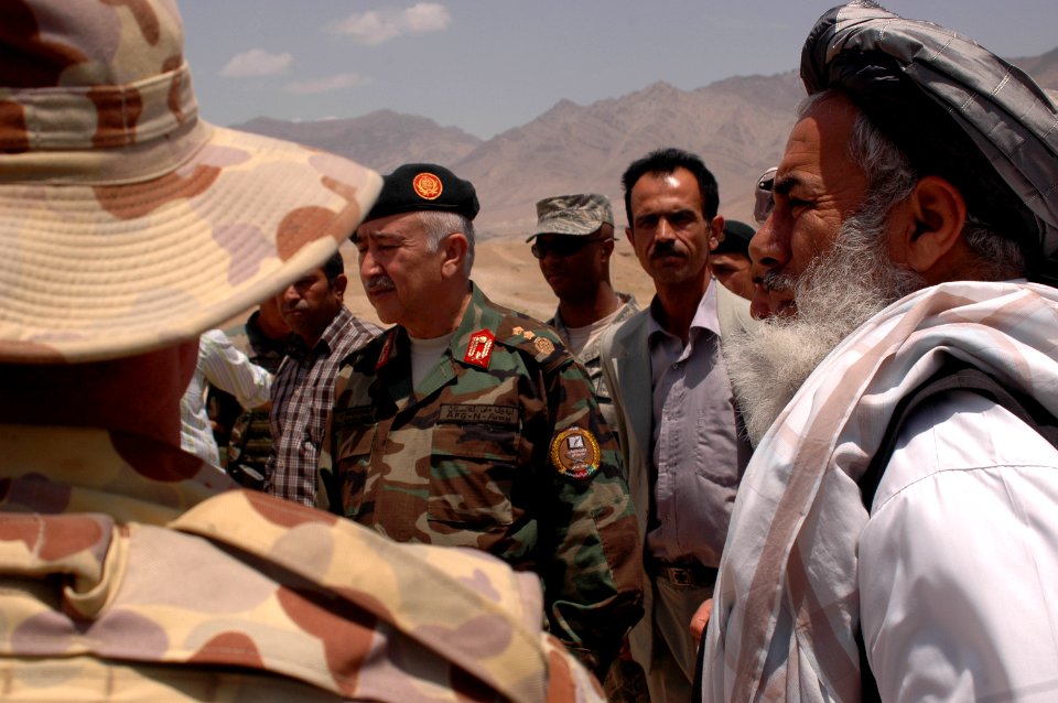 A NATO trainer explains battle tactics to Afghans (4763816054)