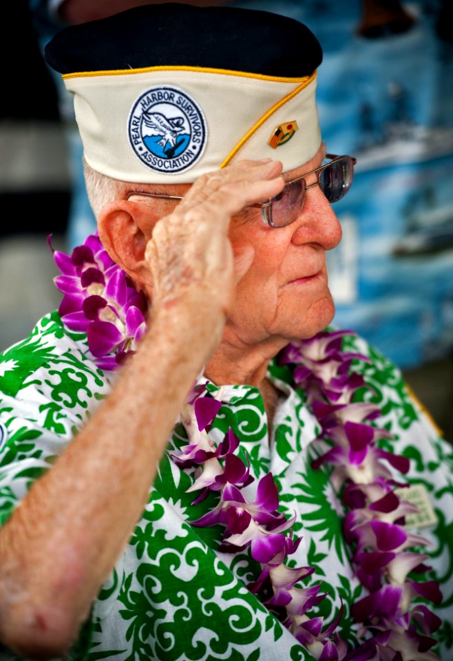 A Pearl Harbor survivor salutes. (8264508856)