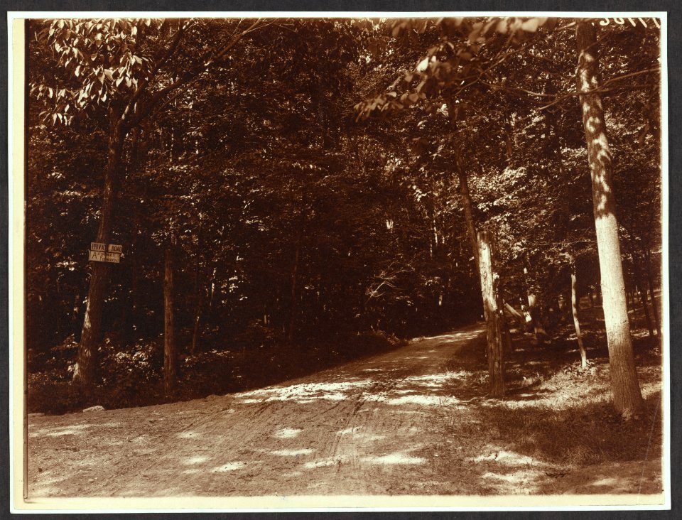 A private road LCCN2009633586