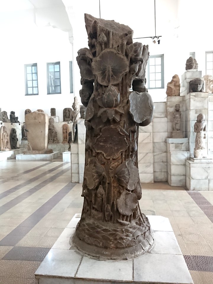 A Queen Sculpture 6058 -2