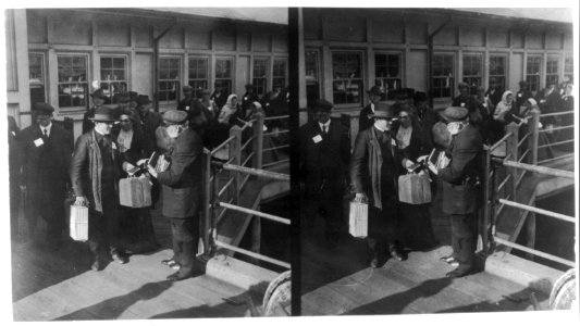 A representative of the New York Bible Society distributing bibles and religious literature to the emigrants at Ellis Island, New York City LCCN2012646348