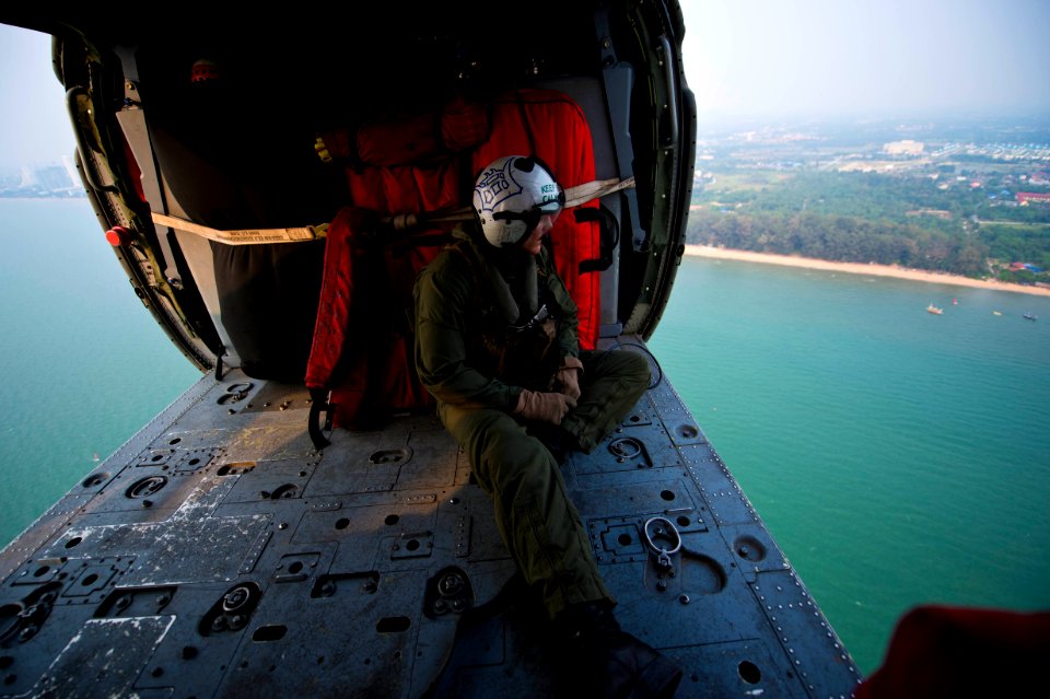 A Sailor aboard an MH-60S over the Gulf of Thailand. (8497228003)