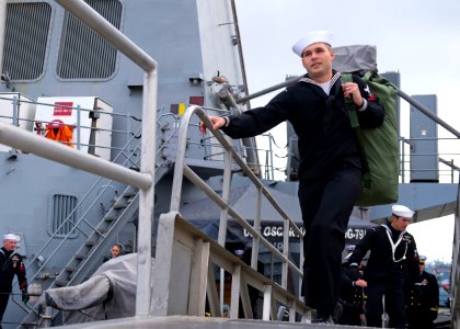 A Sailor departs USS Oscar Austin. (8498336398)