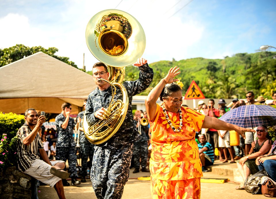 A Sailor dances with a Fijian woman. (18244491634)