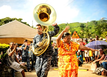 A Sailor dances with a Fijian woman. (18244491634)