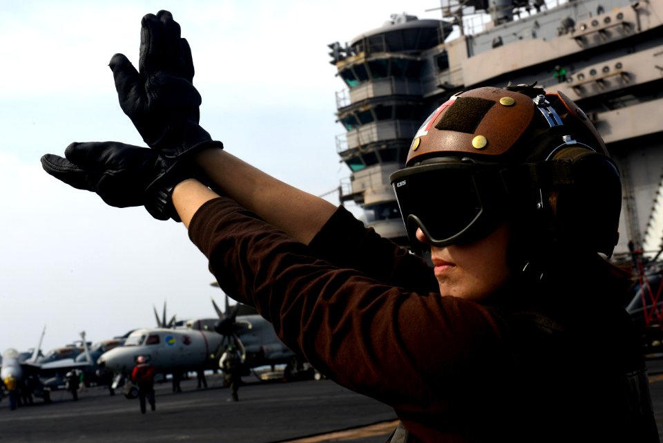 A Sailor directs a pilot to test his flaps. (8455084637)