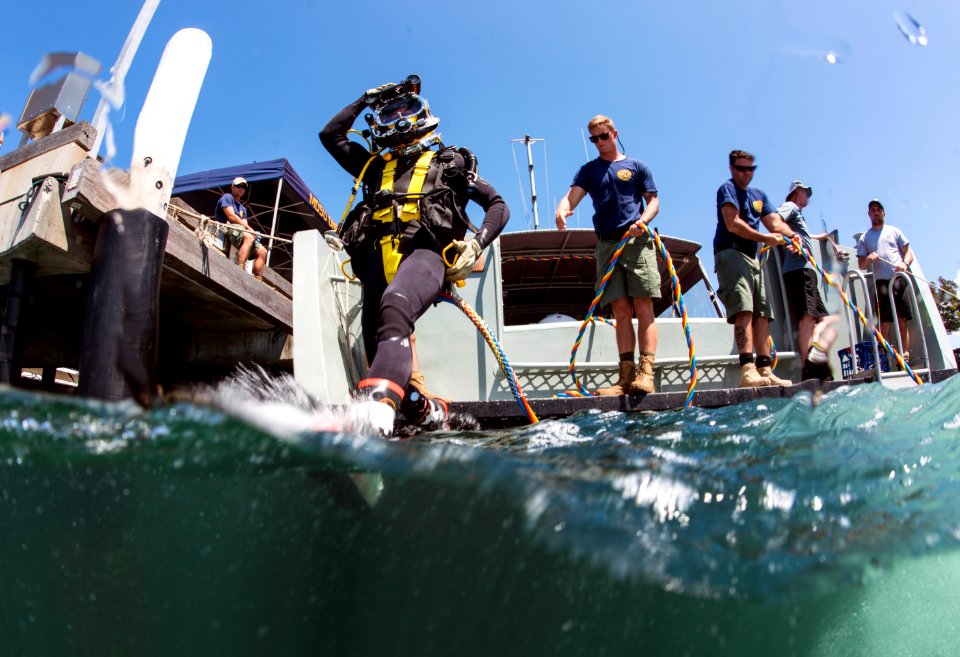 A Sailor enters the water for a dive during Exercise Dugong 2016, in Sydney, Australia, Nov. 10, 2016. (25364858099)