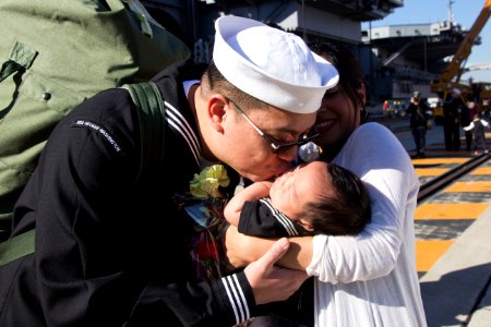 A Sailor kisses his son after returning home. (8206282846)