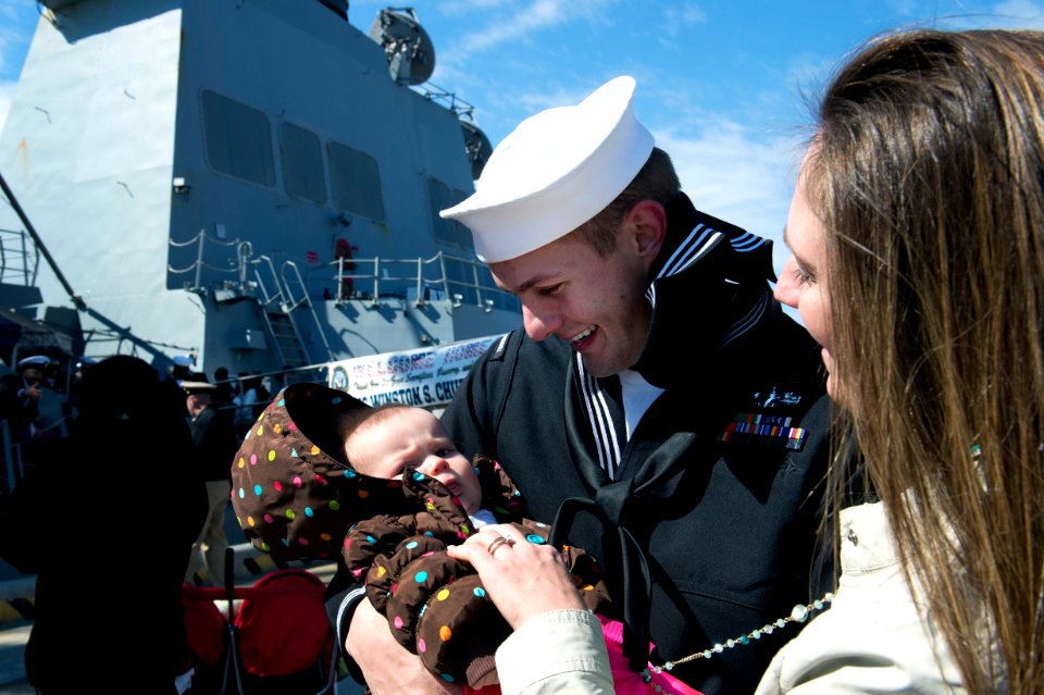 A Sailor meets his new baby after nine months at sea (8599730757)